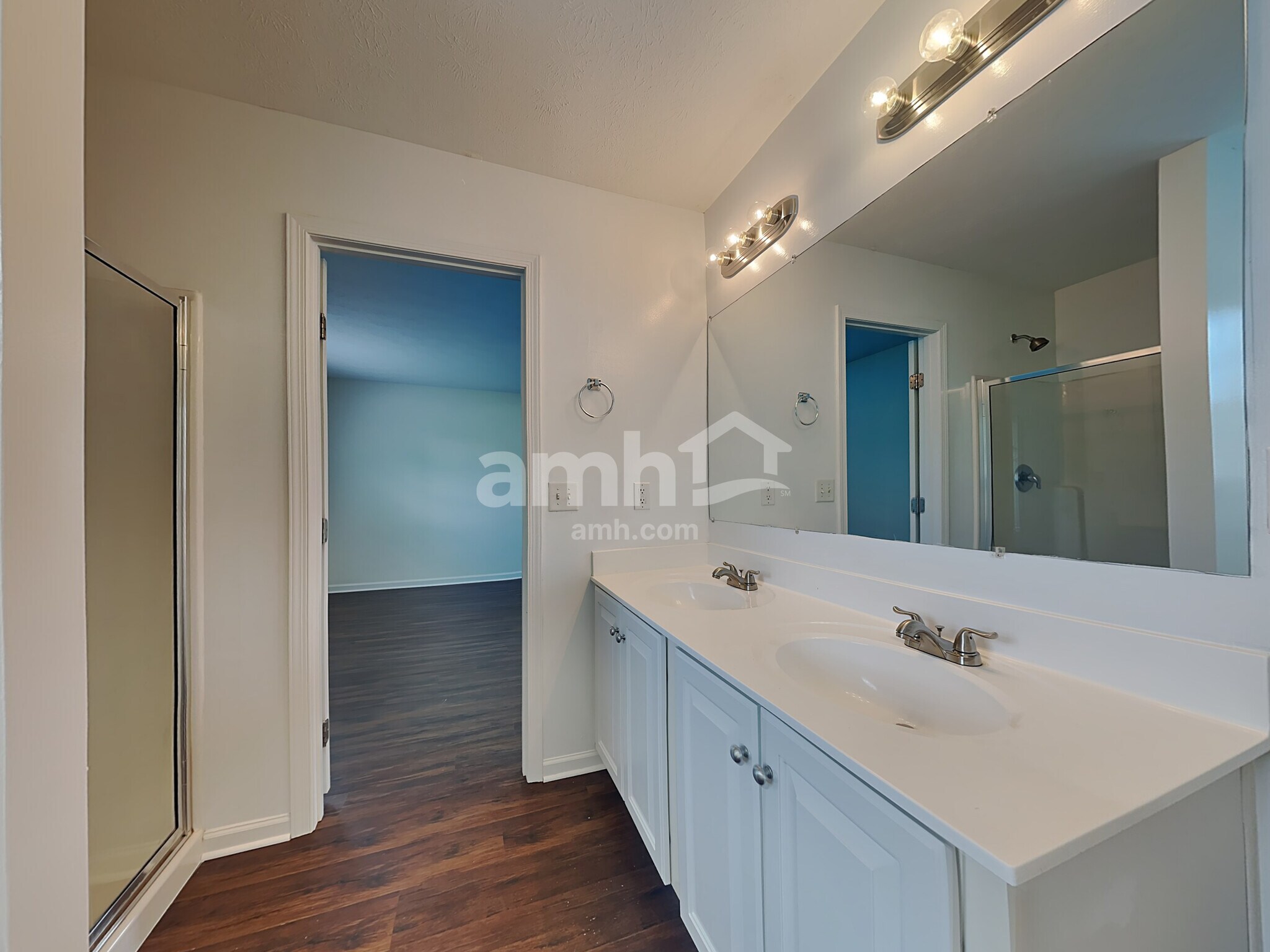 Building Photo - 4 Woodsong Ct