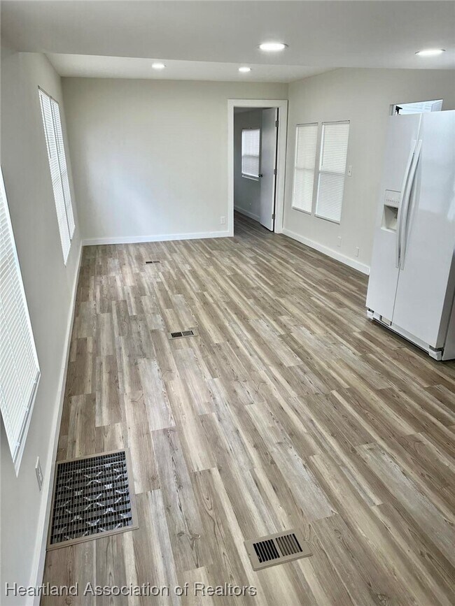 Building Photo - 5037 Roanoke St