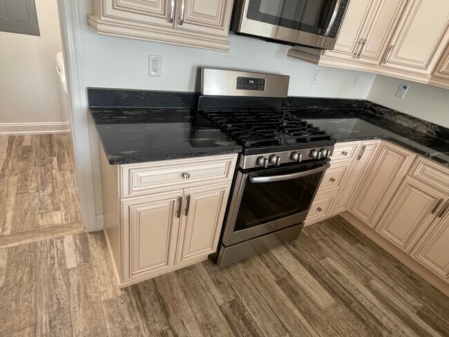 Building Photo - 228 Adams Pointe Blvd