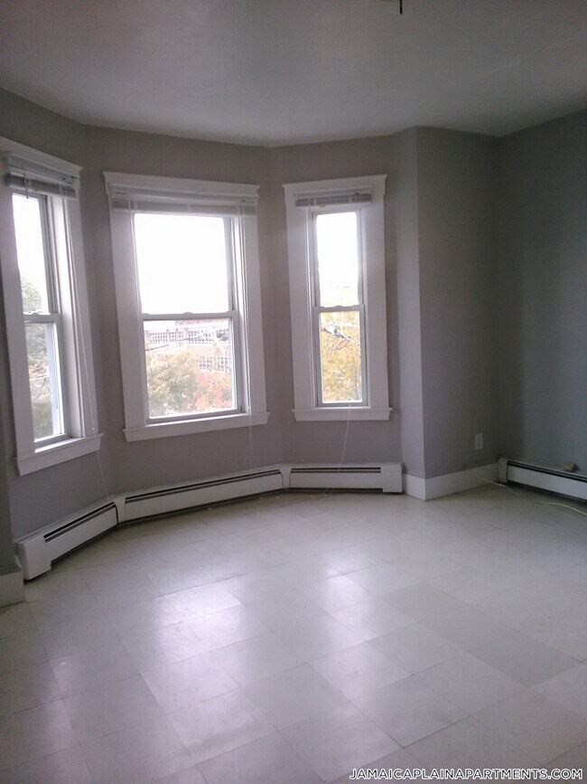 Building Photo - 36 Mozart St
