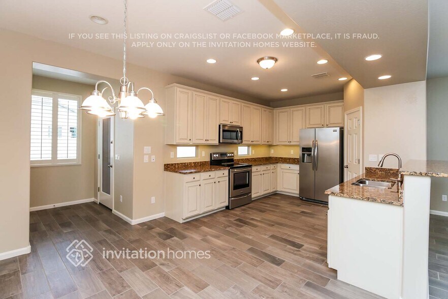 Building Photo - 3962 E Sourwood Dr