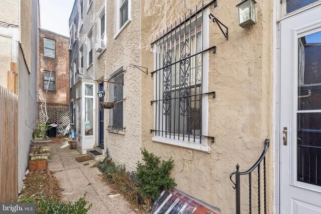 Building Photo - 1830 Manning St