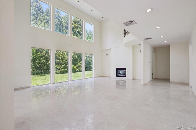 Building Photo - 67 Parkway Dr