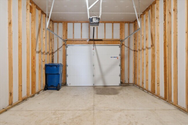 Building Photo - 620 Bristol Dr