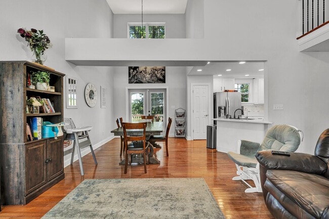 Building Photo - 3120 Pin Oaks Cir NE