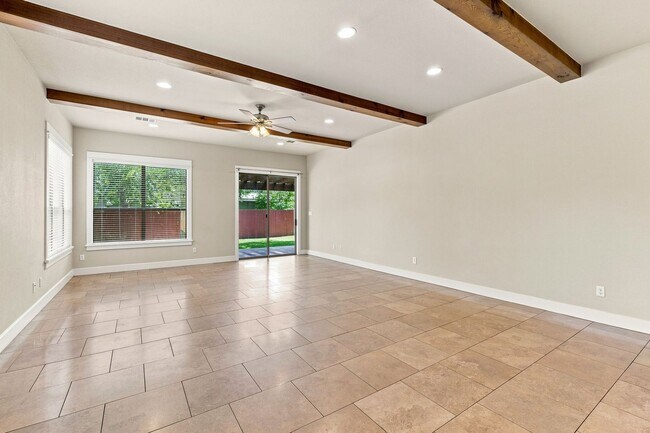 Building Photo - 304 Zennia St
