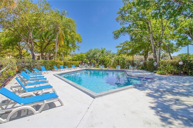Building Photo - 3095 N Oakland Forest Dr