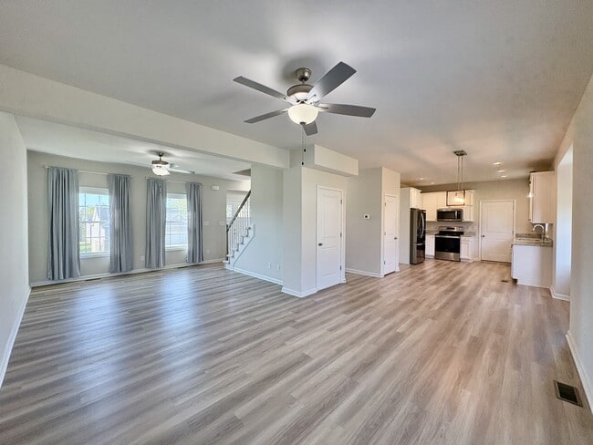 Building Photo - 189 Traverse Dr