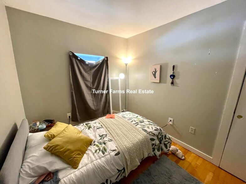 Building Photo - 42 Sewall St