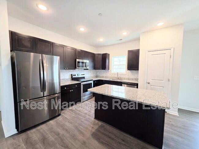 Building Photo - 245 Southern Pl