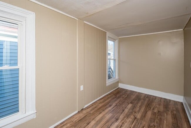 Building Photo - 428 7th Ave