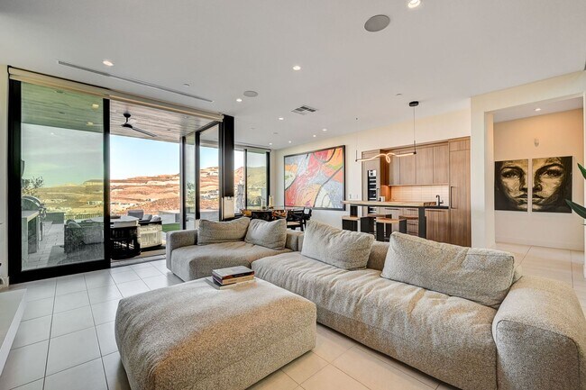 Building Photo - Amazing Golf Course and Las Vegas Valley V...