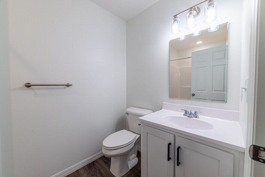 Building Photo - 6208 Commerce Dr