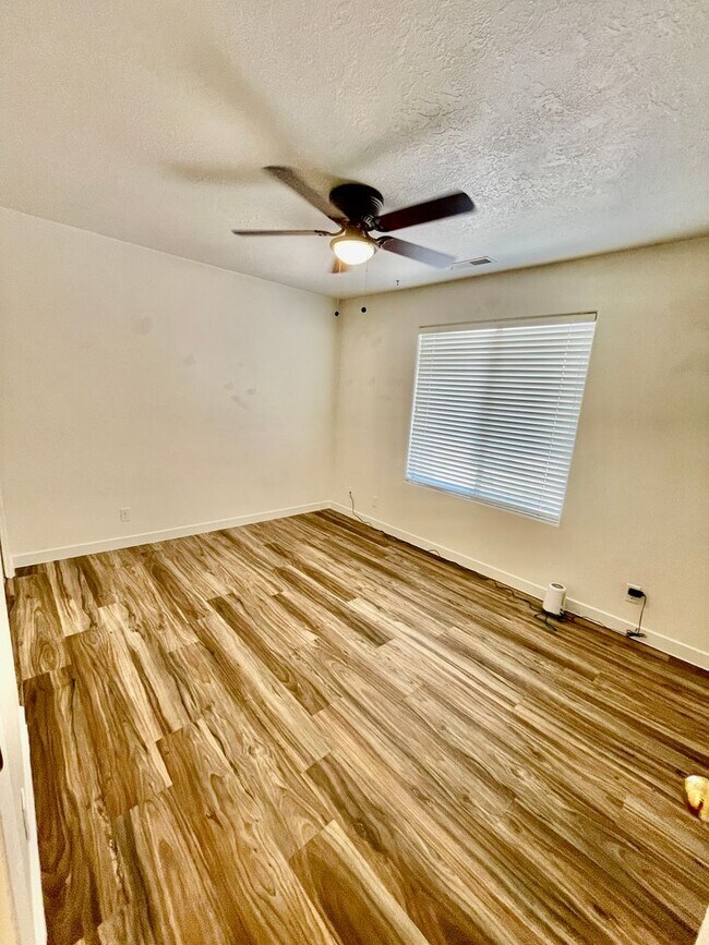 Building Photo - Updated and Pet Friendly Three Bedroom Home