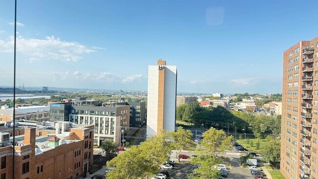Building Photo - 10 Huron Ave