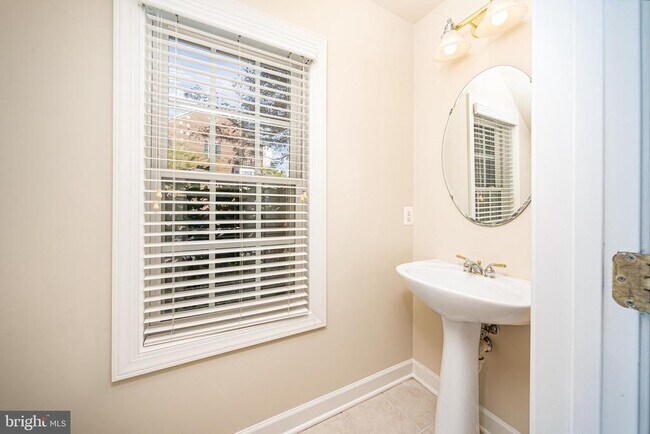 Building Photo - 3687 Spring Hollow Ln