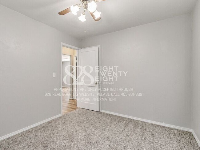 Building Photo - AVAILABLE NOW! Super Cute 2 Bed/1 Bath with HUGE backyard in Bethany!
