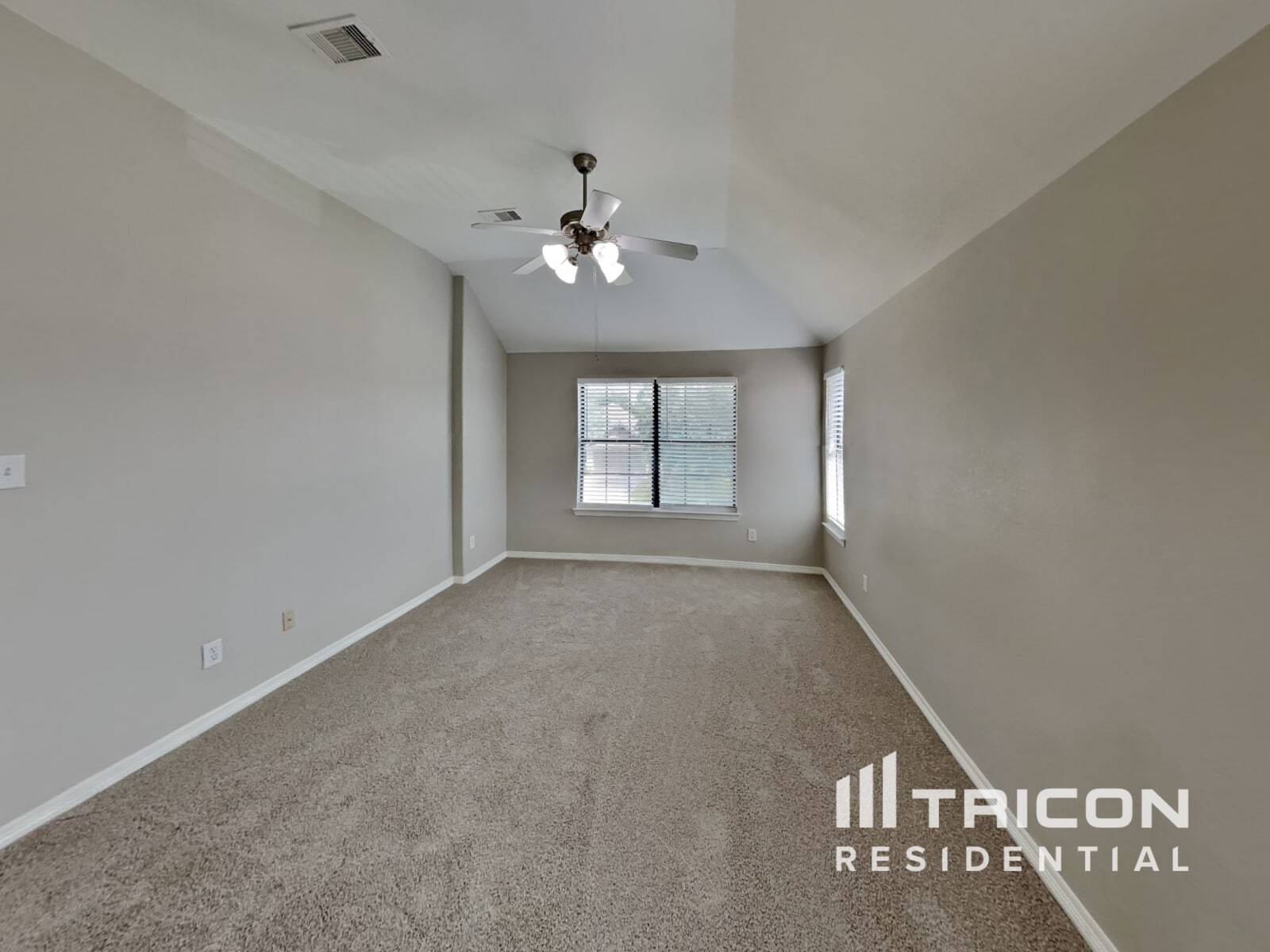 Building Photo - 963 Oak Lynn Dr