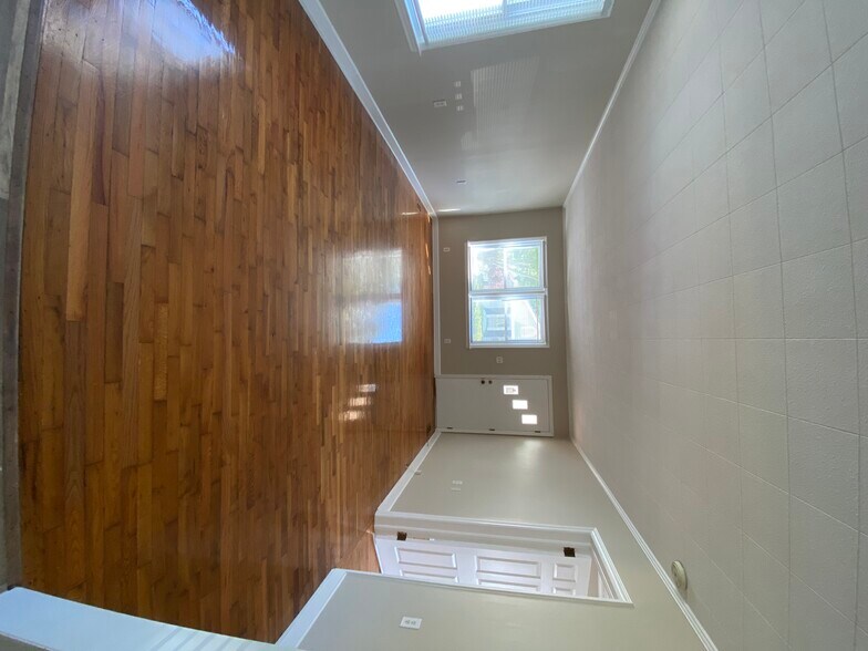 Building Photo - 725 Washington St