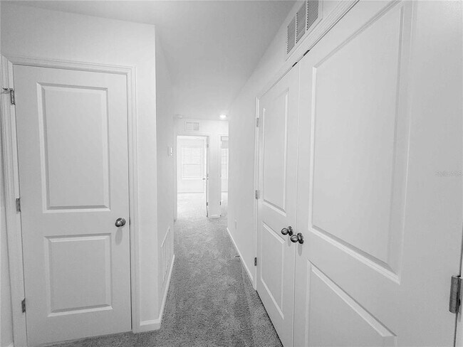 Building Photo - 6158 Daerr Rdg St