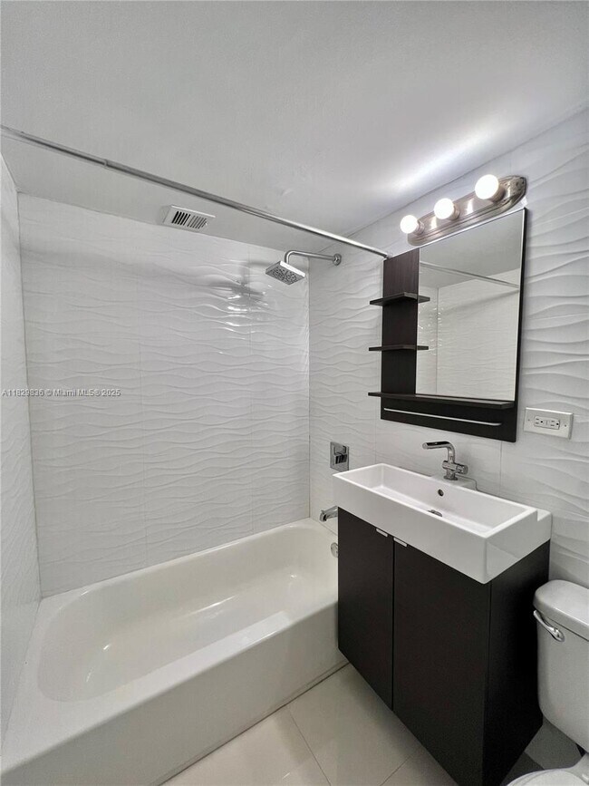 Building Photo - 7545 E Treasure Dr