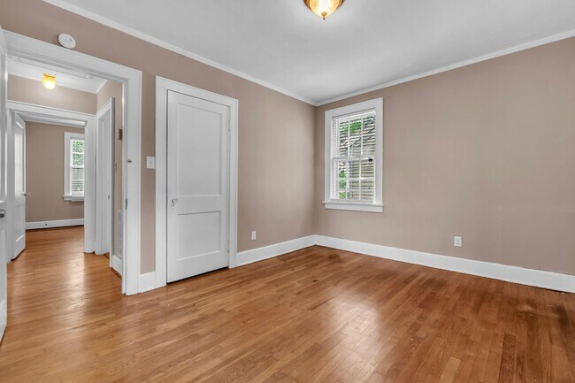 Building Photo - 2 bed 1 bath by the University of Memphis
