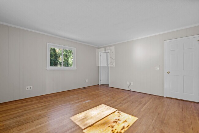 Building Photo - 53 Pine Lake Dr