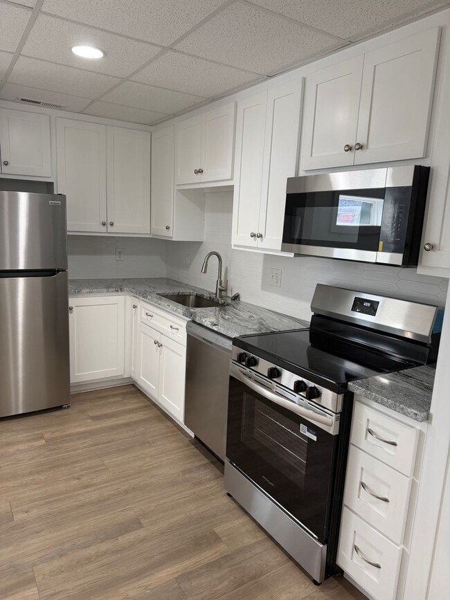 Building Photo - 400 Gallatin Ave