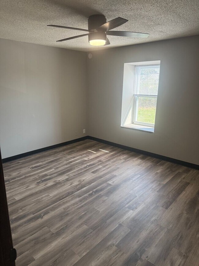 Building Photo - Comfortable 2BR Apartment in SW CoMo