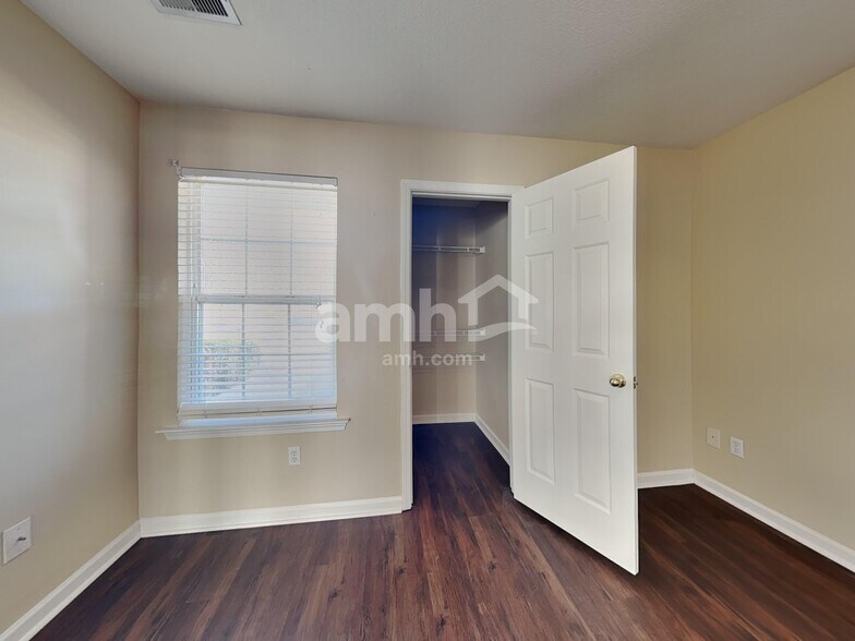 Building Photo - 17 Dillingham Ct