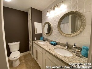 Building Photo - 2811 Woodbury St