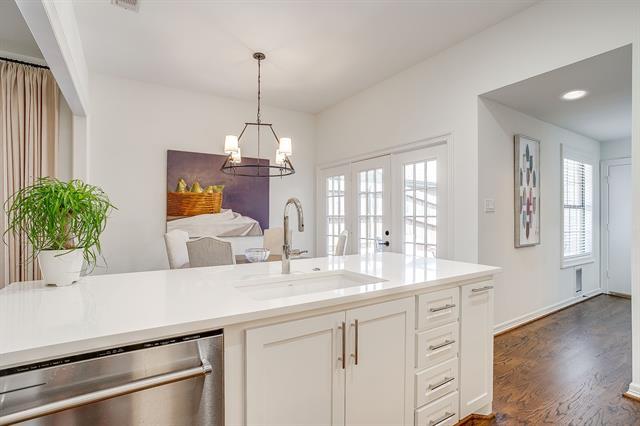 Building Photo - 1301 Belle Pl