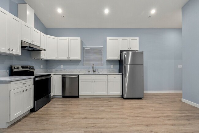 Building Photo - 331-335 N Olive St