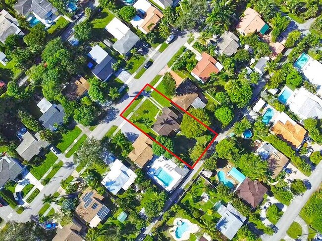 Building Photo - 1535 Plunkett St