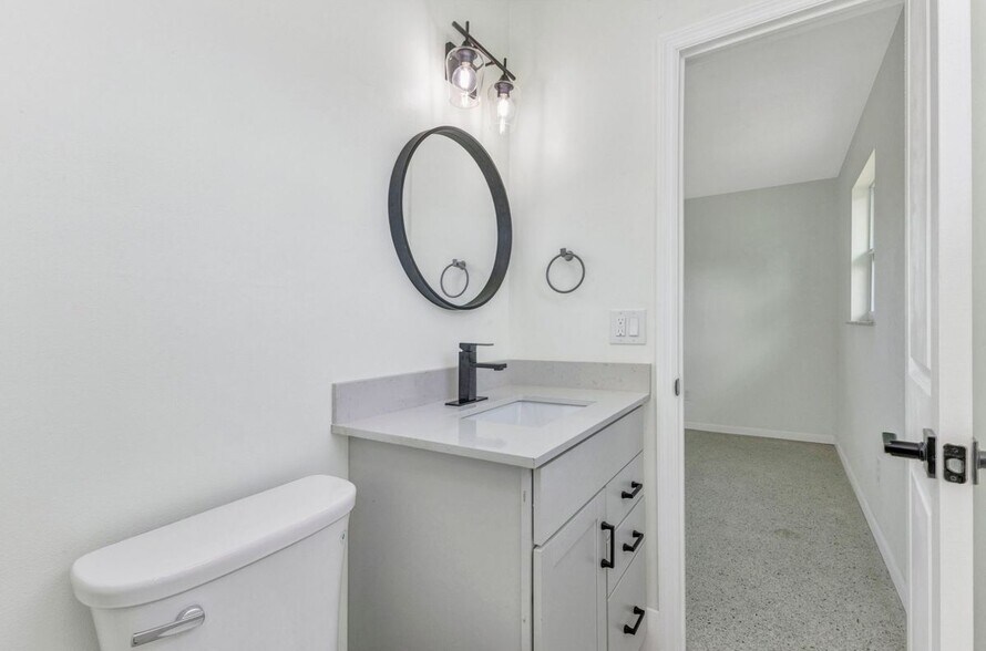 Building Photo - 1611 Sheehan Blvd