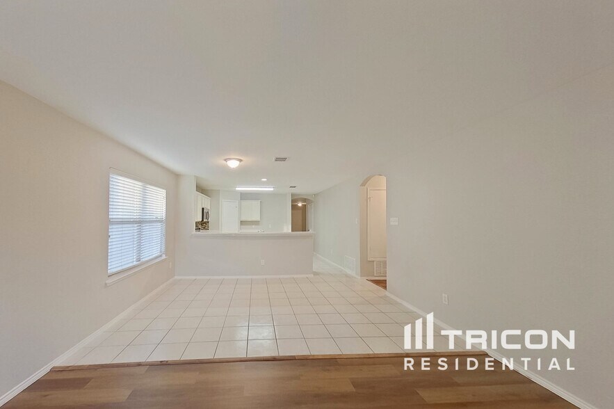 Building Photo - 3018 High Gate Dr