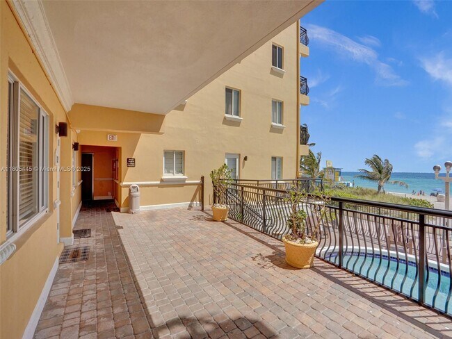 Building Photo - 1815 N Surf Rd