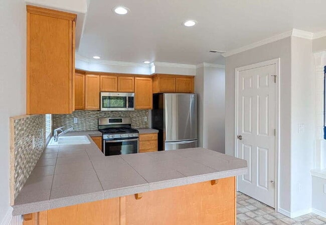 Building Photo - 11625 Center Rd