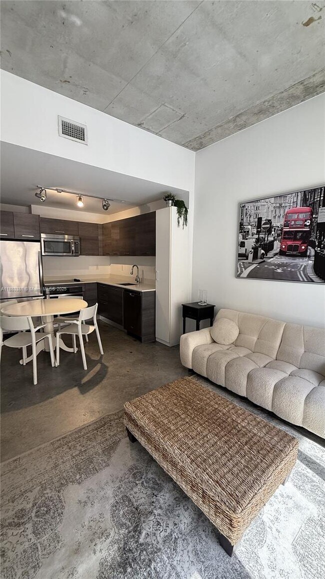 Building Photo - 151 SE 1st St