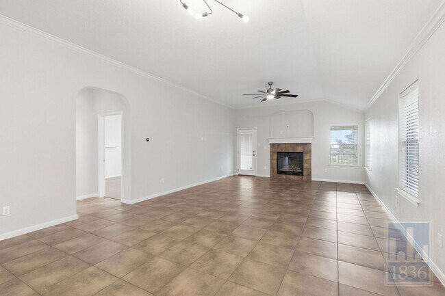 Building Photo - 420 Torrington Dr