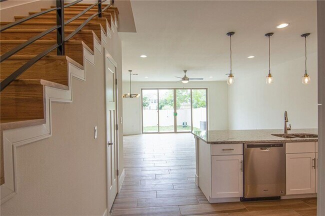 Building Photo - 204 Conservation Dr