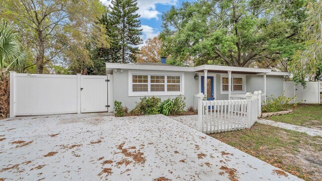 Primary Photo - Spacious remodeled South Tampa 4BR/3BA hom...