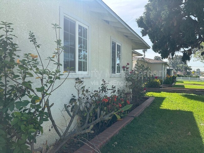 Building Photo - 10532 La Mirada Blvd