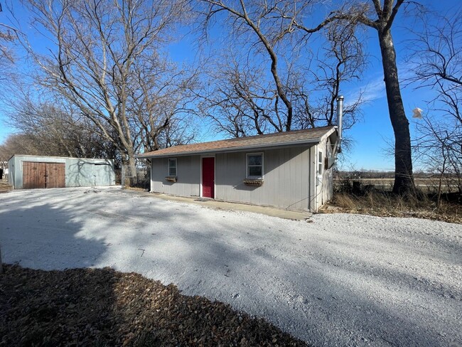 Building Photo - Acreage In Papillion!