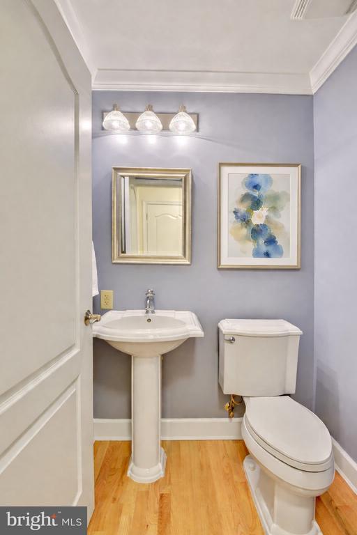 Building Photo - 502 W Broad St