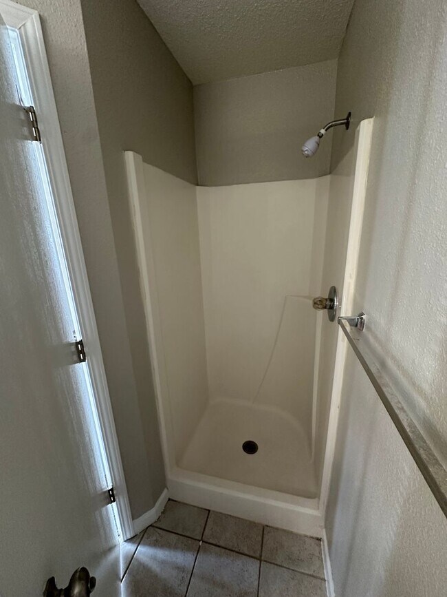 Building Photo - Upgraded 2 Bed 2 Bath Available at Coral C...