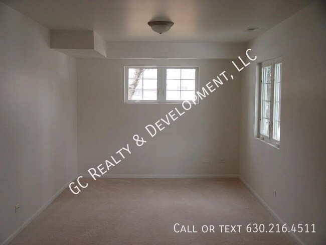 Building Photo - ***FULLY UPDATED HOFFMAN ESTATES HOME / BI...