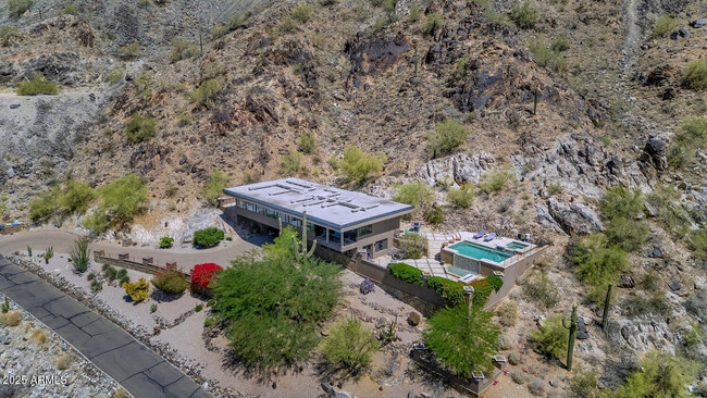 Building Photo - 5800 E Glen Dr