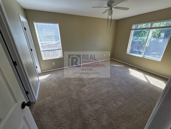 Building Photo - Check out this wonderful 3.0 bedroom, 2.0 ...