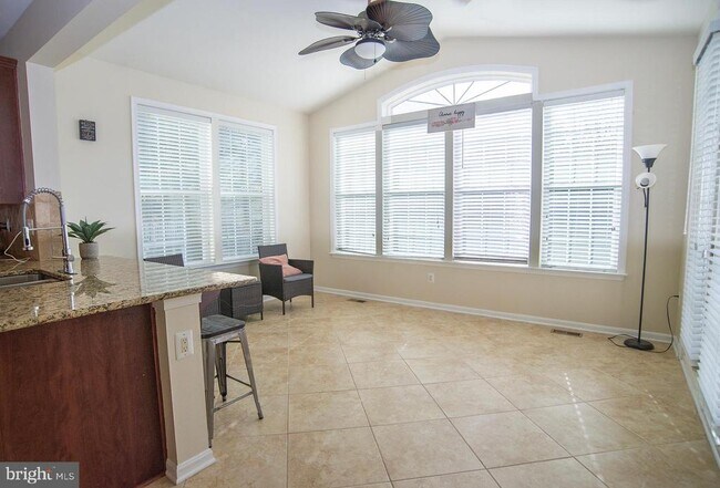 Building Photo - 20 Aster Ln